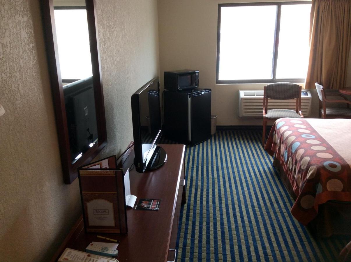 Super 8 By Wyndham Marshalltown Habitación foto